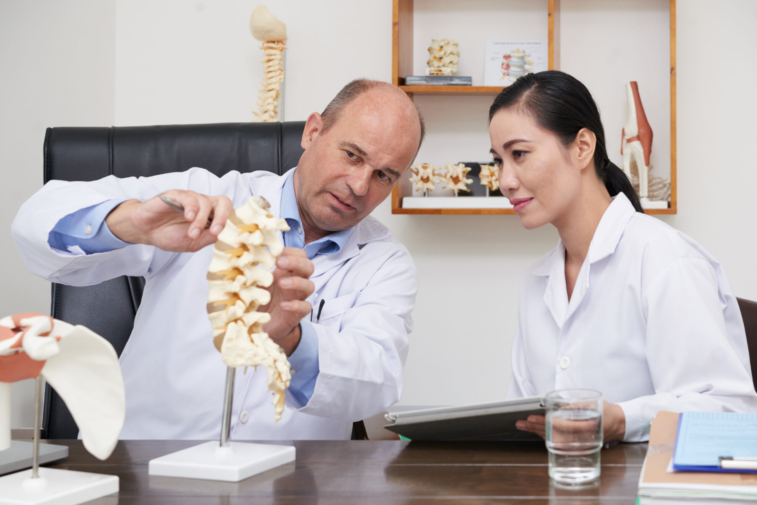 How Does a chiropractors Target Pain in the Upper Spine